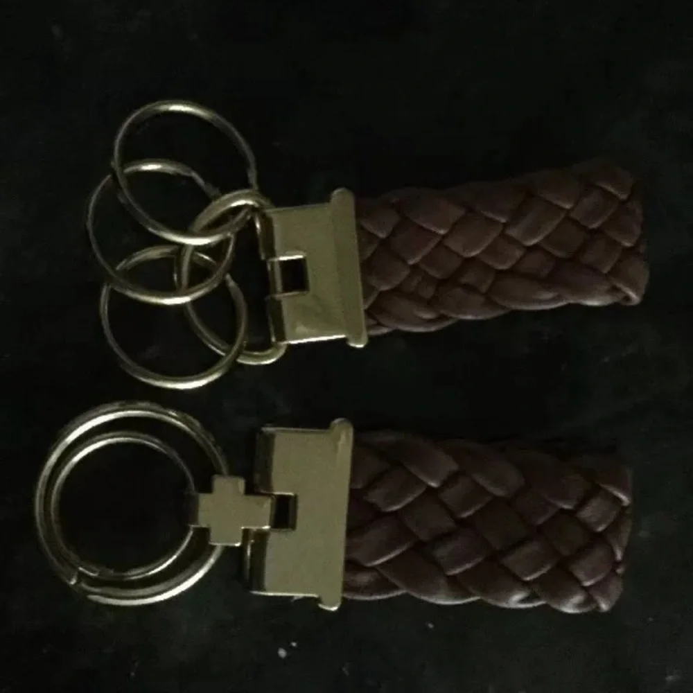 - NWT. 1 Key Holder Leather Handmade by Alla Leather Art